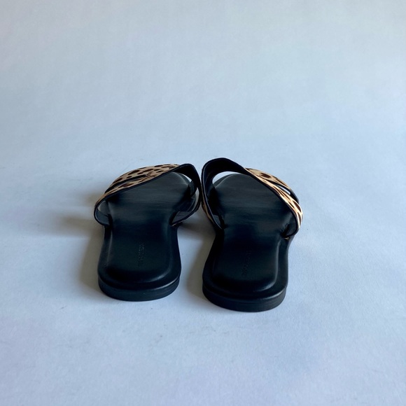 206 Collective Tan Brown Animal Print Leather Flip Flops Sandals size 8.5 - Picture 7 of 12